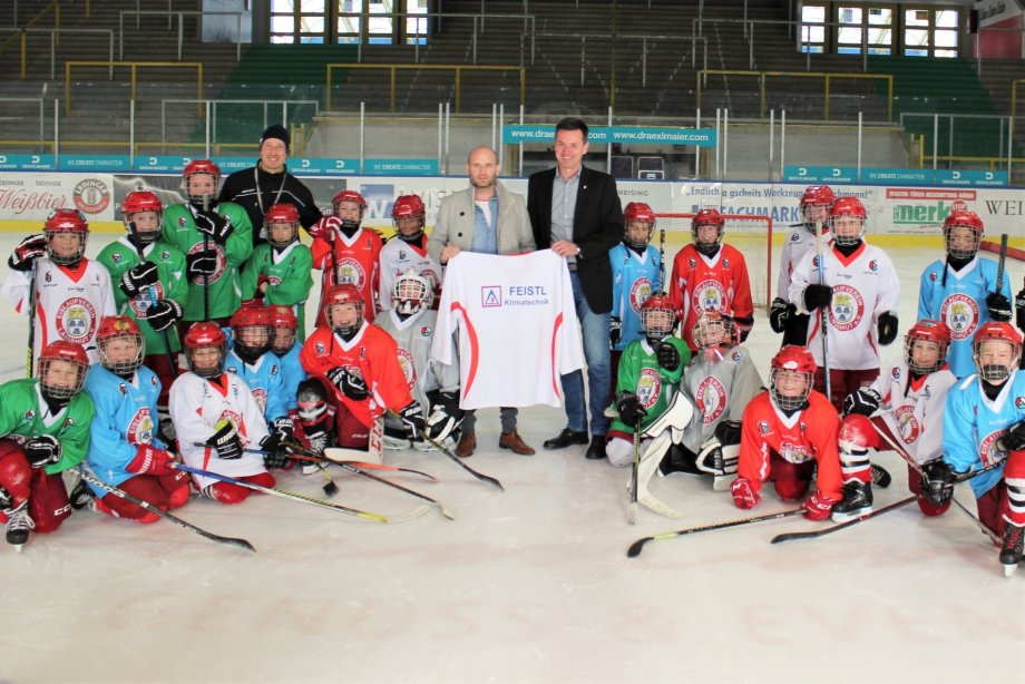 Neue Trikots für den Nachwuchs neue_trikots.jpg