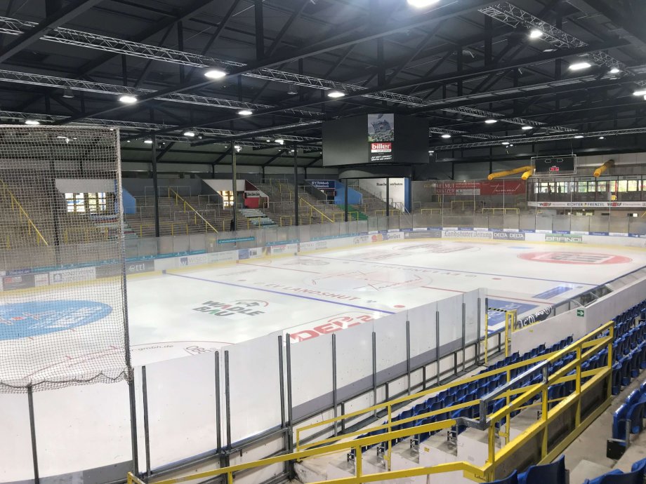 stadion_leer.jpg